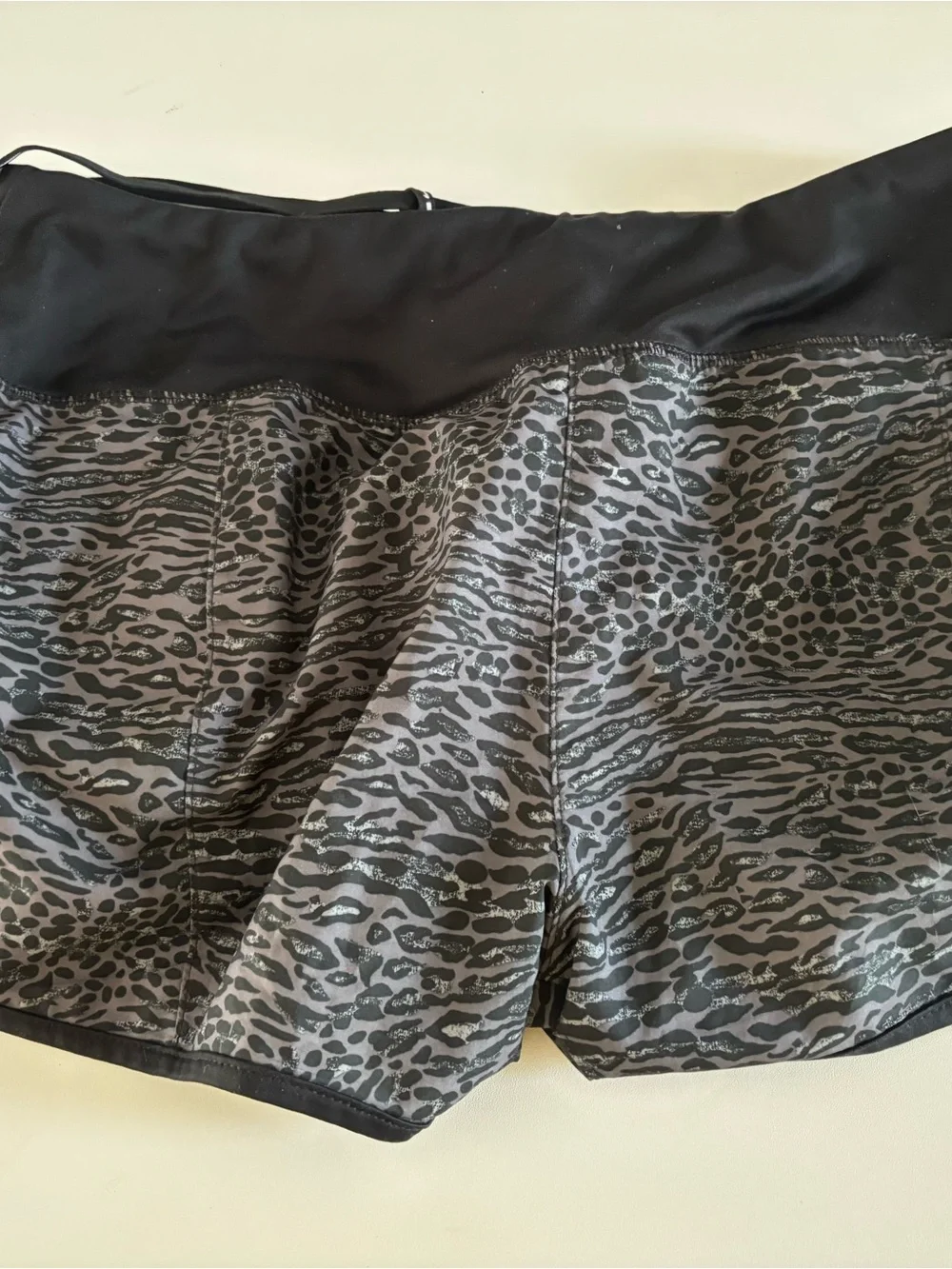 Nike Dri-FIT Women's Small Black Gray Cheetah Leopard Print Running Shorts